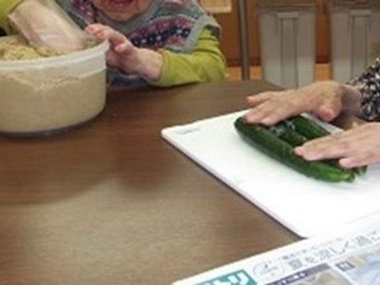 料理活動を行う手元