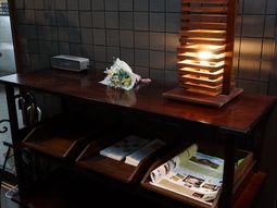 明るい照明のロビー家具