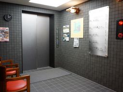 清潔なエレベーターホール
