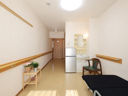 広々明るい居室