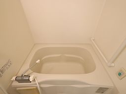 バリアフリーの浴室施設