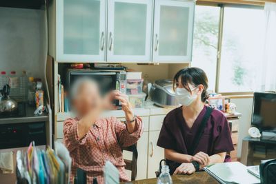 会話する二人の様子