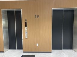 明るいエレベーターホール