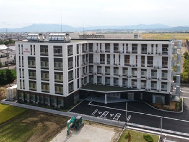 広がる眺望の外観 外観 広大な自然に囲まれた現代的な建物です。緑豊かな環境で働きやすい雰囲気が魅力的です。