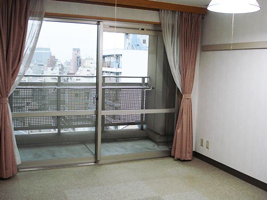 明るい空間の個室居室