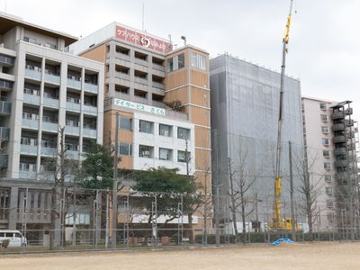 広々とした外観の建物