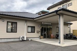 ゆったりした施設の外観