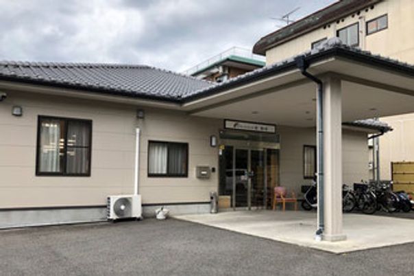 ゆったりした施設の外観