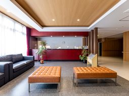 応接スペースの洗練された内観