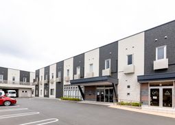 施設のクリーンな外観