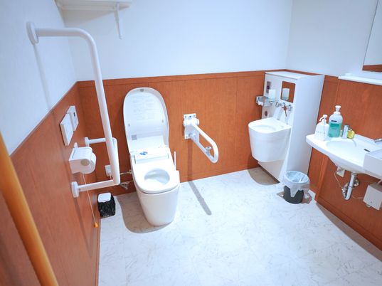 バリアフリー設計のトイレ