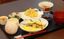 和食の並ぶ食事膳