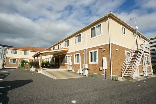 明るく落ち着いた外観