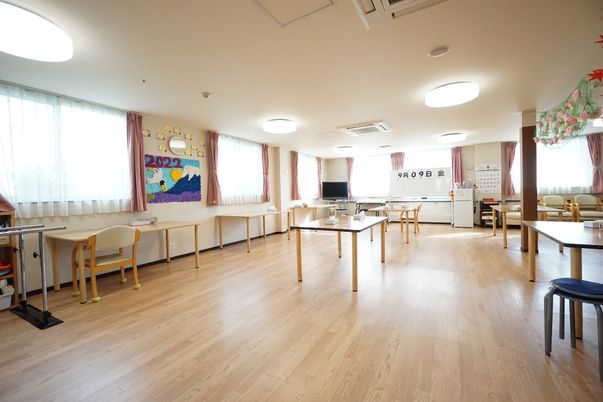 広々とした明るい居室