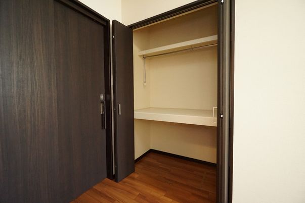 収納つき居室の扉