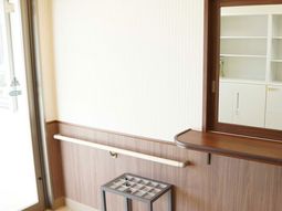 廊下の手すりと収納