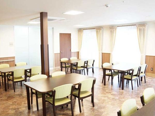 清潔感のある食堂空間