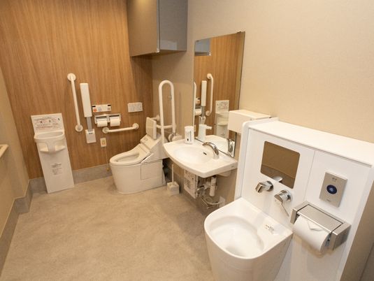 バリアフリーのトイレ設備