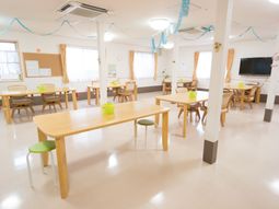 共有スペースの明るい日中