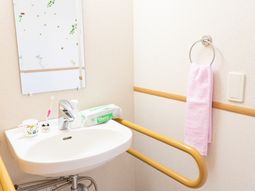 手すり付き洗面台