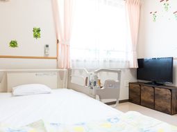 明るい居室の一角