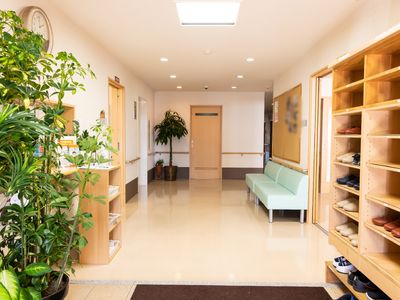 明るく清潔なエントランス