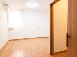 明るい居室の空間