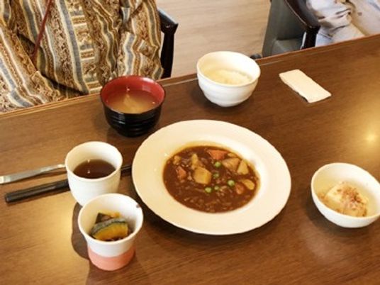 色とりどりの昼食メニュー