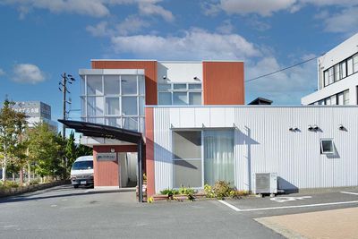 現代的な建物の外観