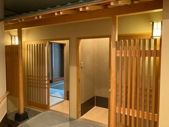 和風の廊下 内装 落ち着いた雰囲気の和風廊下です。スタッフとしての勤務も、このような空間で日々の業務を行います。