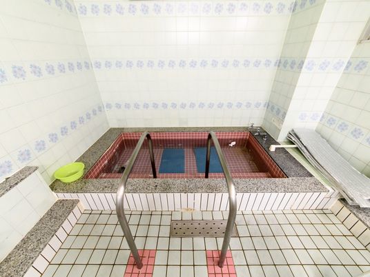 広々とした清潔な浴室