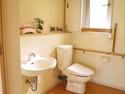 明るいトイレの設備