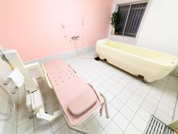 清潔な浴室設備の様子