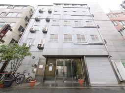 都会の建物外観