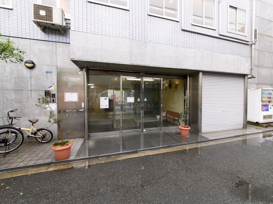 エントランスの静かな風景