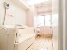 快適な設備の浴室