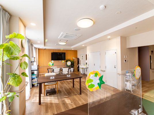 共有スペースの綺麗な室内