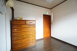 居室の一角と家具