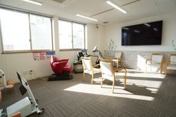 光が差し込む機能訓練室