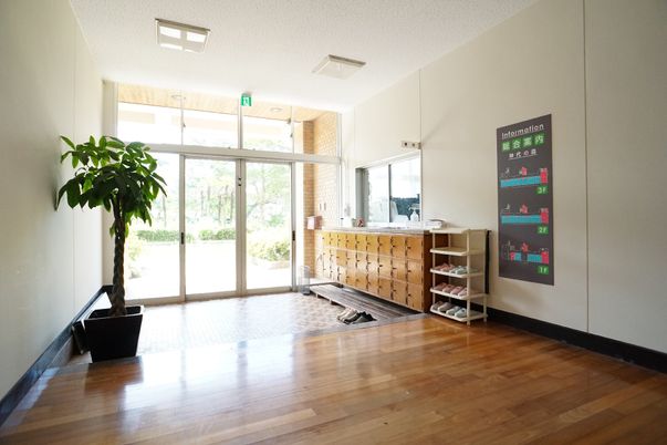 明るいエントランスホール
