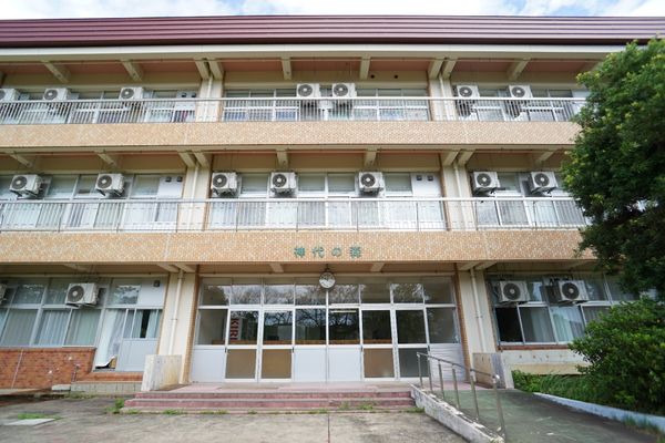 エアコン付建物の正面