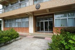 清潔感のある施設エントランス