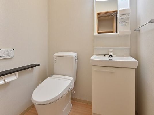 清潔なトイレの一室