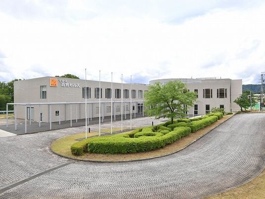 モダンな建物の外観