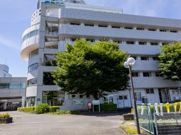 緑あふれる建物外観