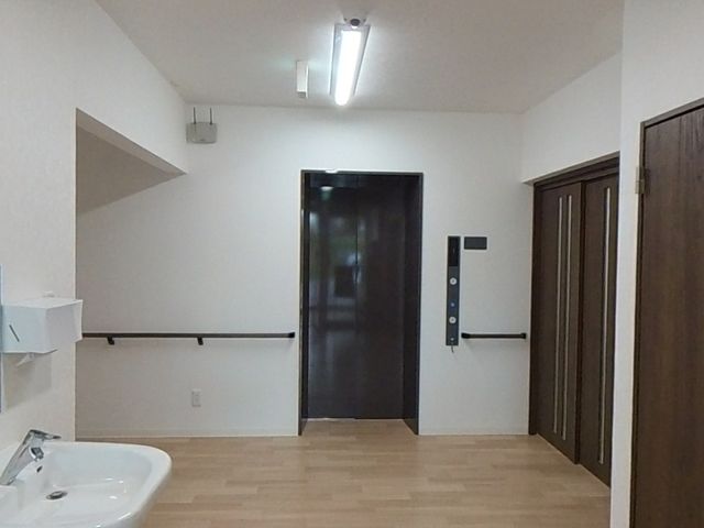 働く居室の様子 居室 使い勝手の良い個室でのお仕事。安心してご利用者様をサポートできる環境です。