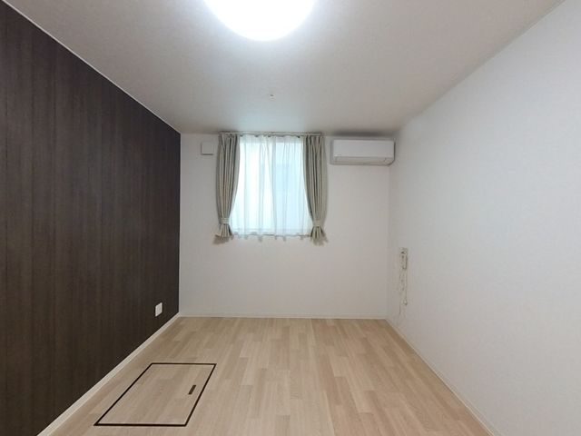 居室のシンプルな設計 居室 清潔感あふれる居室で、入居者様の生活を支えるやりがいを感じませんか。