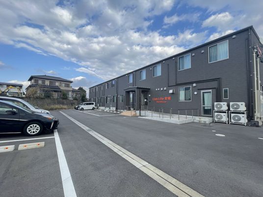 スタイリッシュな建物外観