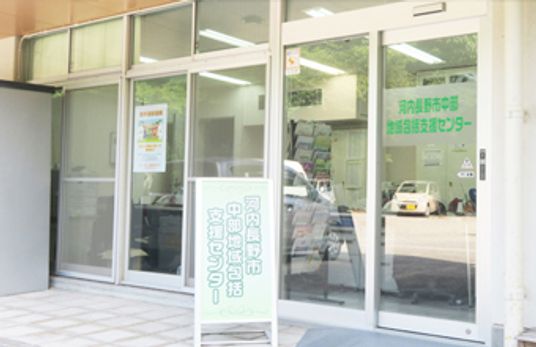 広々とした建物の入り口