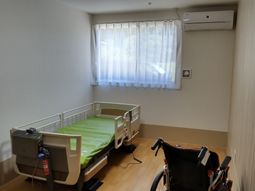 清潔な居室と車椅子
